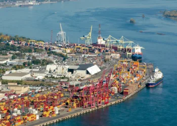 Dockworkers expand strike at Montreal port