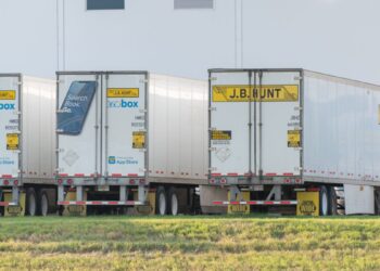 J.B. Hunt Q3 first look: Stock jumps on earnings beat
