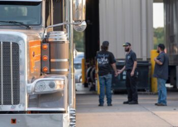 Jobs report: Downward trend continues in trucking; warehouses see huge drop