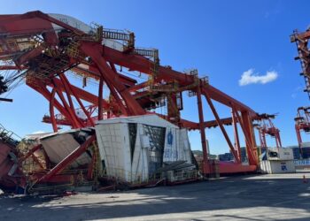 Keelung container crane collapses