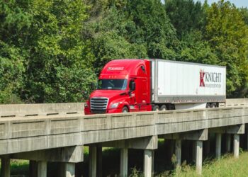 Knight-Swift starting to see positive TL rate negotiations