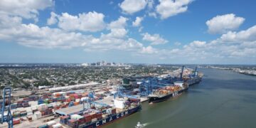 Logistical consequences of strikes in American ports: Expert commentary