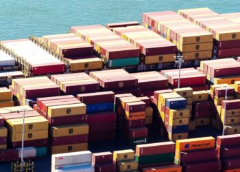 Longshore union halts overtime at Port of Montreal