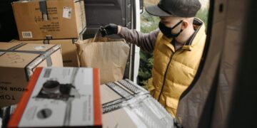 Navigating Smart Routes in Shipping Logistics