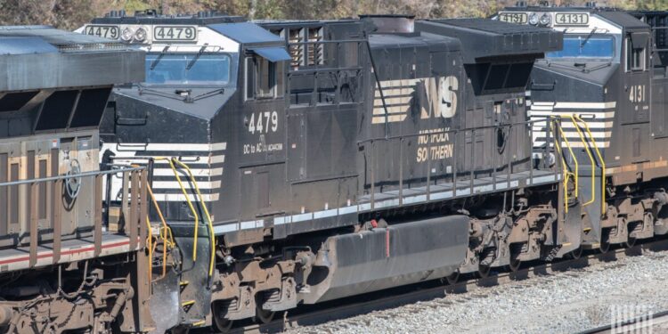 Norfolk Southern, electrical workers announce tentative contract deal