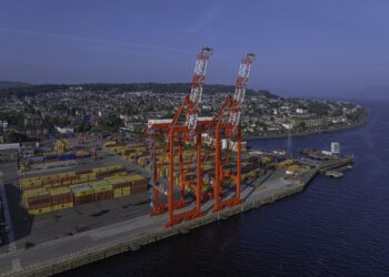 Peel Ports unveils “Taylor Swift” and “Usain Bolt” cranes at Port of Greeenock