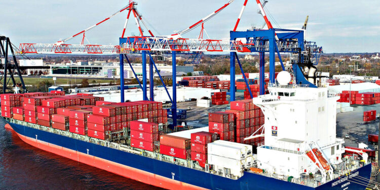 Philadelphia’s PSA Penn Terminals receives Liebherr container crane