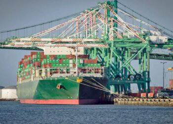 Port of Long Beach hits record container volumes