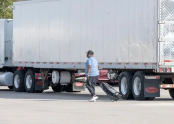 Report: Driver shortage claim ‘spurious,’ fixation on efficiency causes turnover