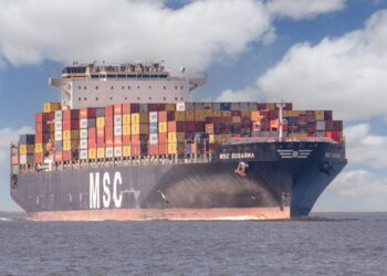 Roaring volume drives record for Port of Los Angeles