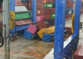 Safety concerns emerge after container collapse at COSCO’s Piraeus Port
