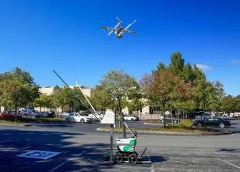 Self-flying drones, self-driving robots combine to deliver in Dallas