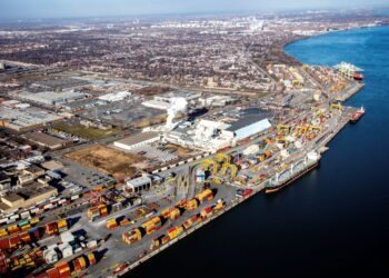 Strike saga continues in Montreal: Dockers start overtime ban