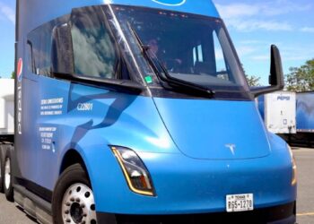 Tesla plans to ramp up electric Semi truck production in 2026