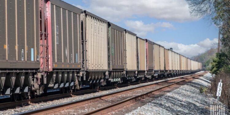 Weekly U.S. rail volume shows slight gain