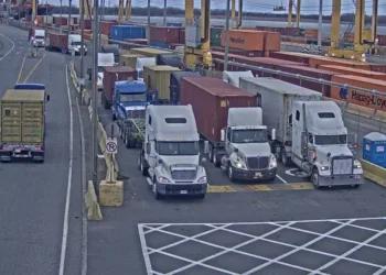 Canada container ports face backlogs, delays