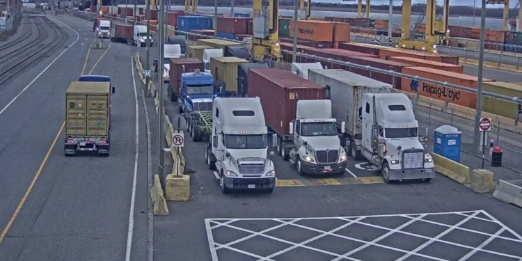 Canada container ports face backlogs, delays