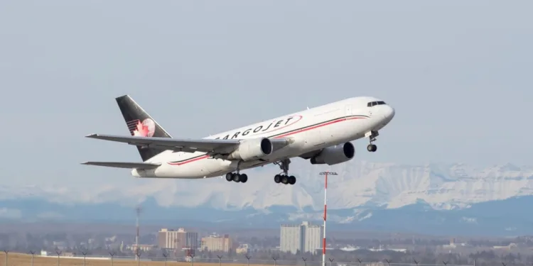 Cargojet charter with Amazon freight skids off runway in Vancouver