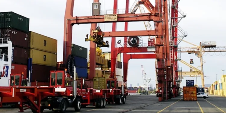 Containers halted as Montreal dockworkers locked out