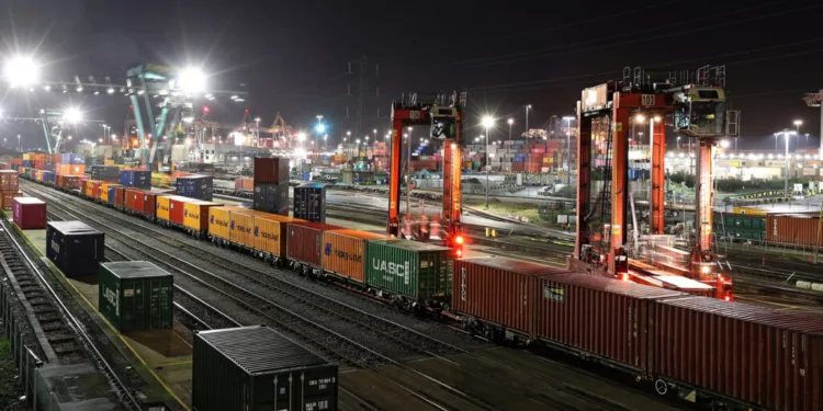 DP World boosts UK rail freight, cutting carbon emissions and road miles