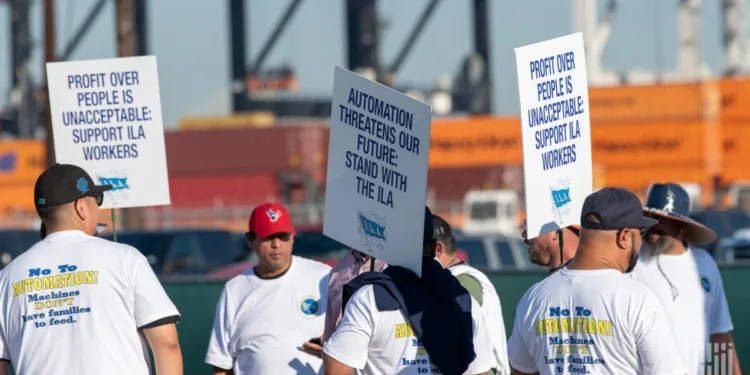 East Coast port contract talks to resume