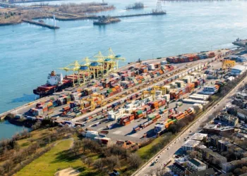 Lockout looms in Montreal port labor dispute