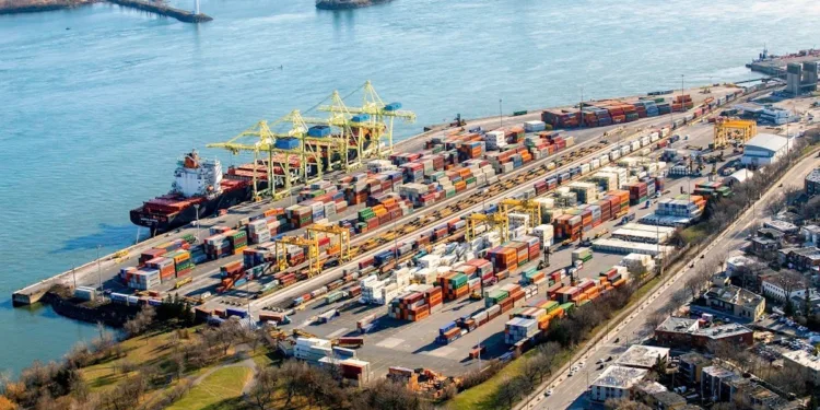 Lockout looms in Montreal port labor dispute