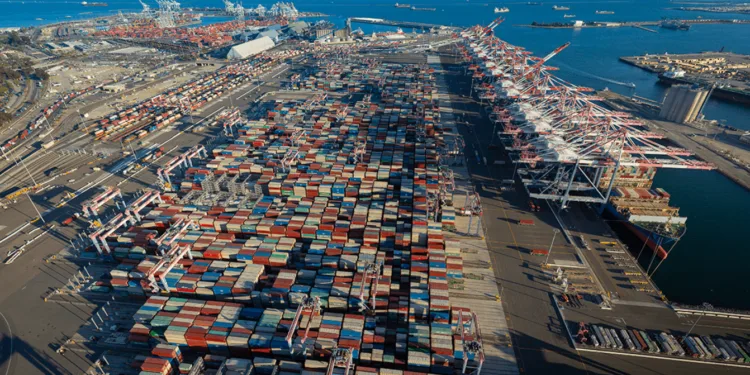 Long Beach breaks record with nearly 1 million TEUs in a single month