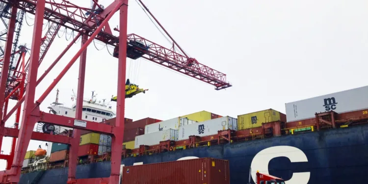 Montreal port employers pressure striking union