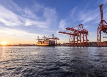 Ottawa moves to end port strikes