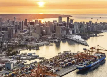 Ottawa orders end to port work stoppages