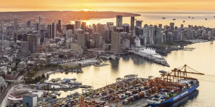 Ottawa orders end to port work stoppages