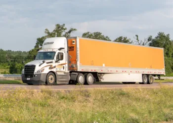 Schneider National cuts outlook, ‘commoditized’ one-way fleet uninvestable