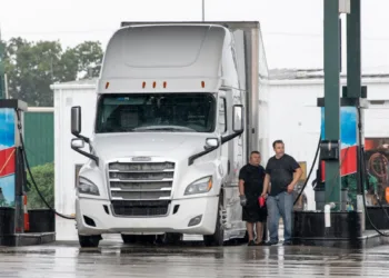 Truck transportation job numbers in October barely budge from a year ago