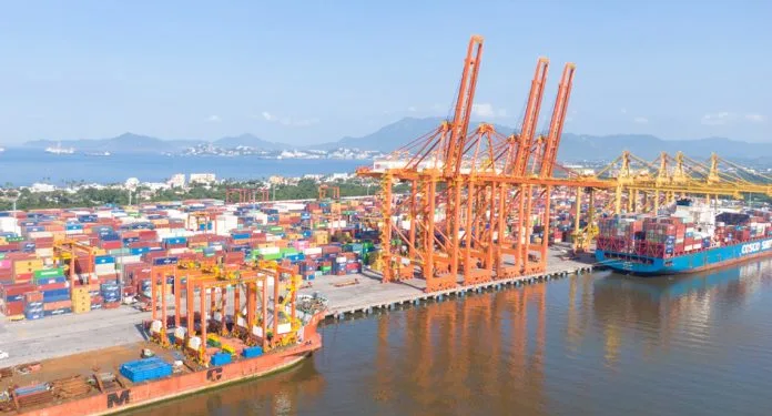 Trump vows new tariffs on China, Mexico and Canada