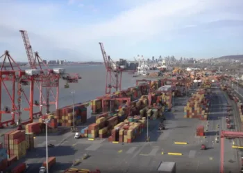 Unions returning to work at Canada ports 