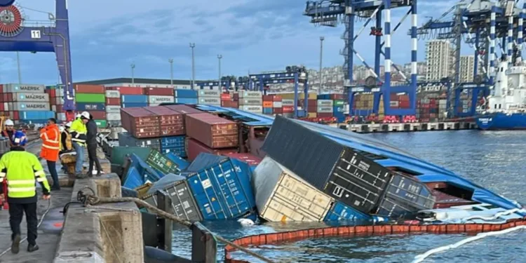 Boxship capsizes at Turkish port