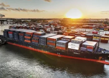 Castor offloads another boxship 
