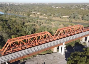 CPKC completes second span over Rio Grande at Laredo gateway