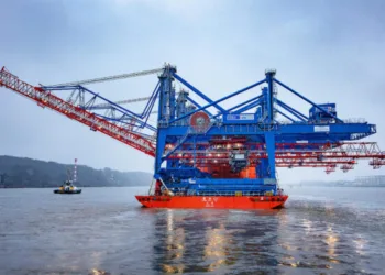 HHLA reveices remote-controlled gantry cranes