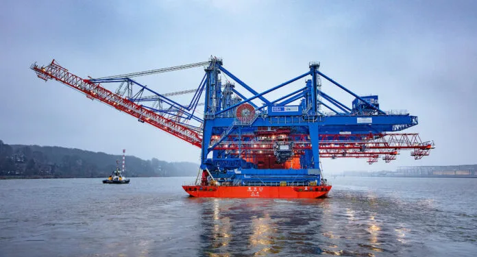 HHLA reveices remote-controlled gantry cranes