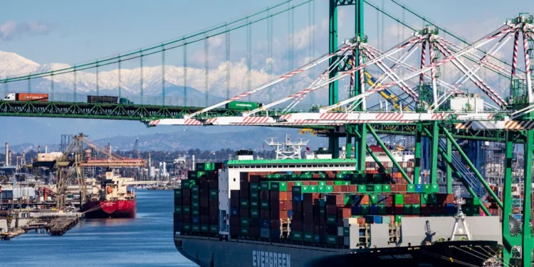 November container flows a torrent at Port of LA