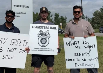 Ottawa should stay out of rail bargaining, says Teamsters Canada