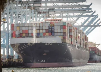 Port strike threat helps boost trans-Pacific container rates