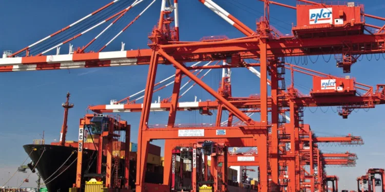 Shippers urge longshore union, employers to resume contract talks