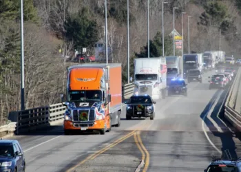 Some truckers to haul their most important load of the year for Wreaths Across America