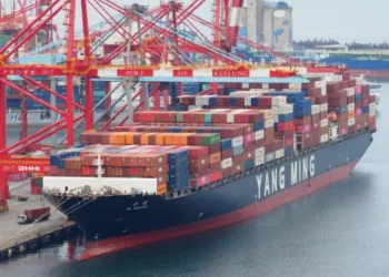 Yang Ming vessel runs aground in Taiwan
