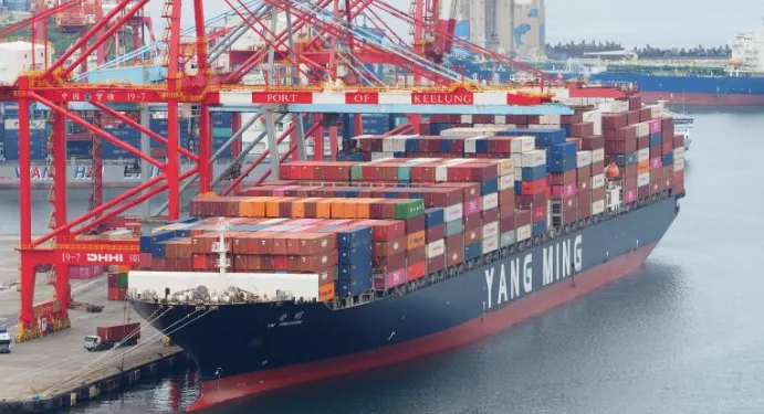 Yang Ming vessel runs aground in Taiwan