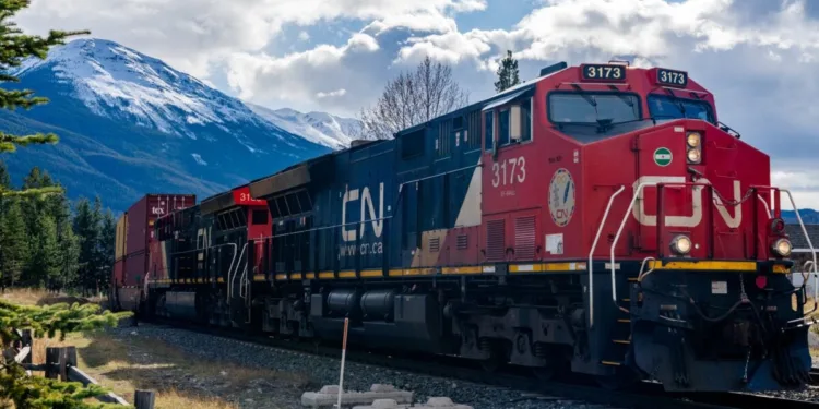 CN, IBEW reach tentative agreement, avoid strike