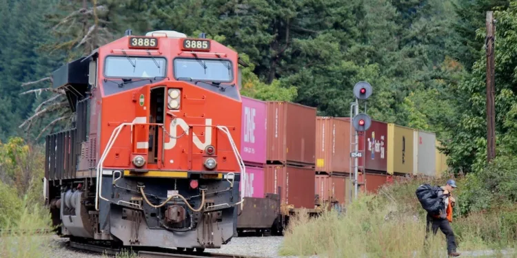 CN profits dip after fourth-quarter port and weather disruptions